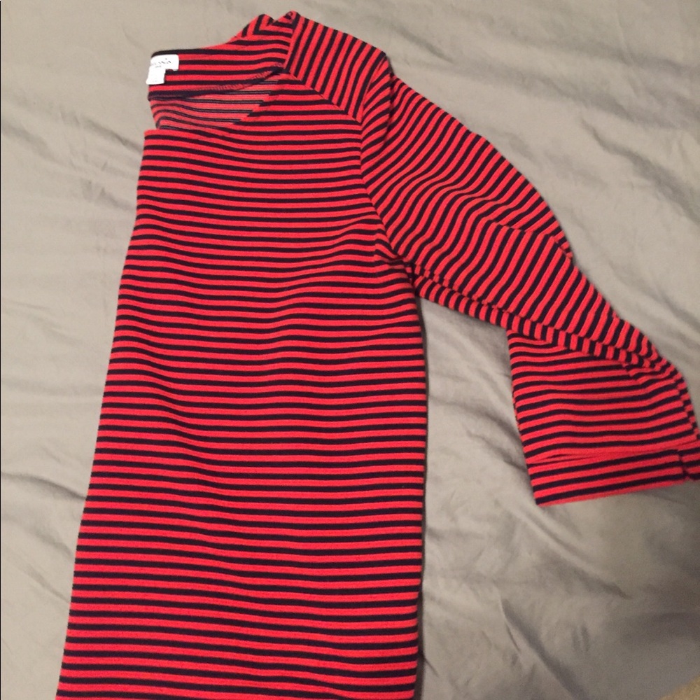 Splendid top with crew neck.